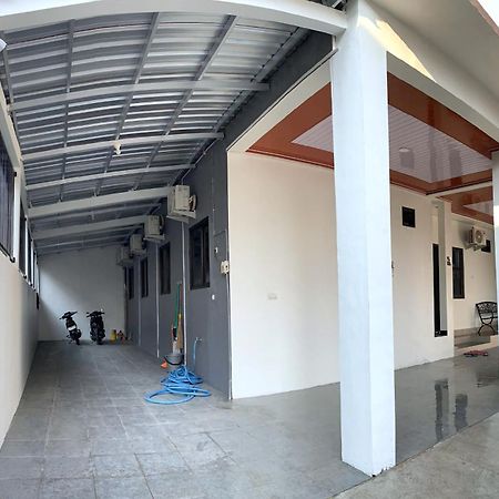 Kusuma Raya Guest House Srondolwetan Luaran gambar