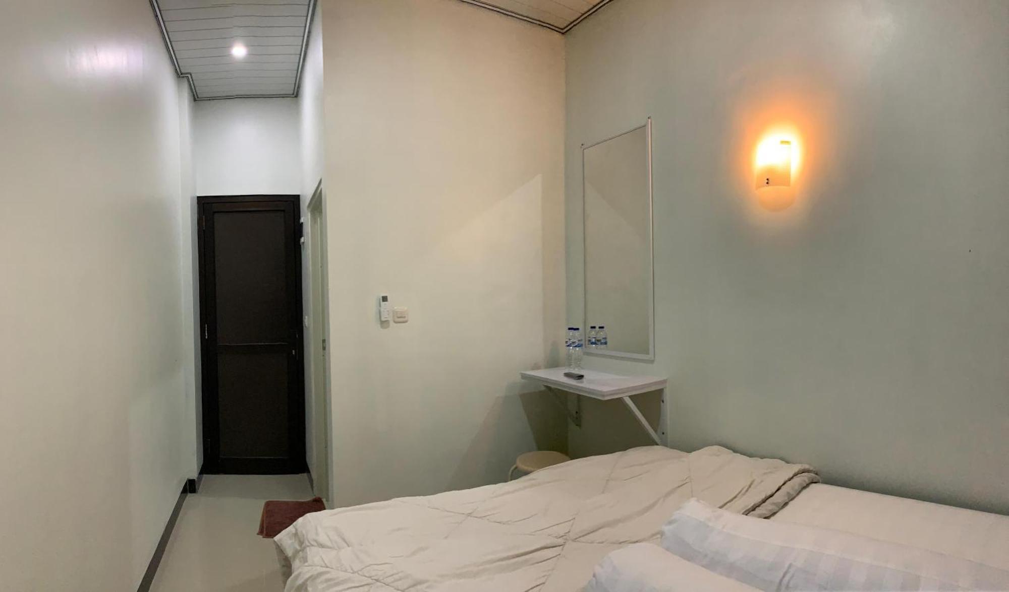 Kusuma Raya Guest House Srondolwetan Luaran gambar