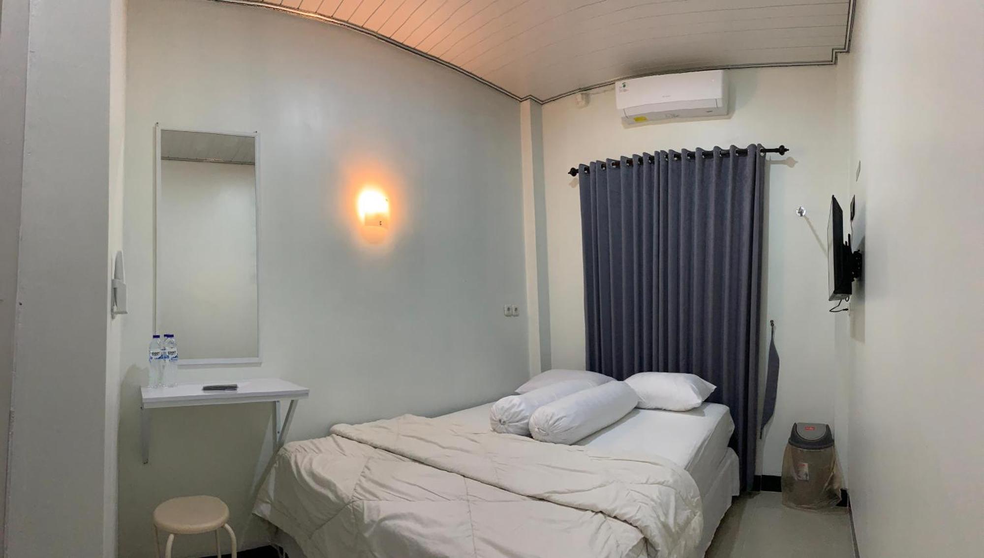 Kusuma Raya Guest House Srondolwetan Luaran gambar
