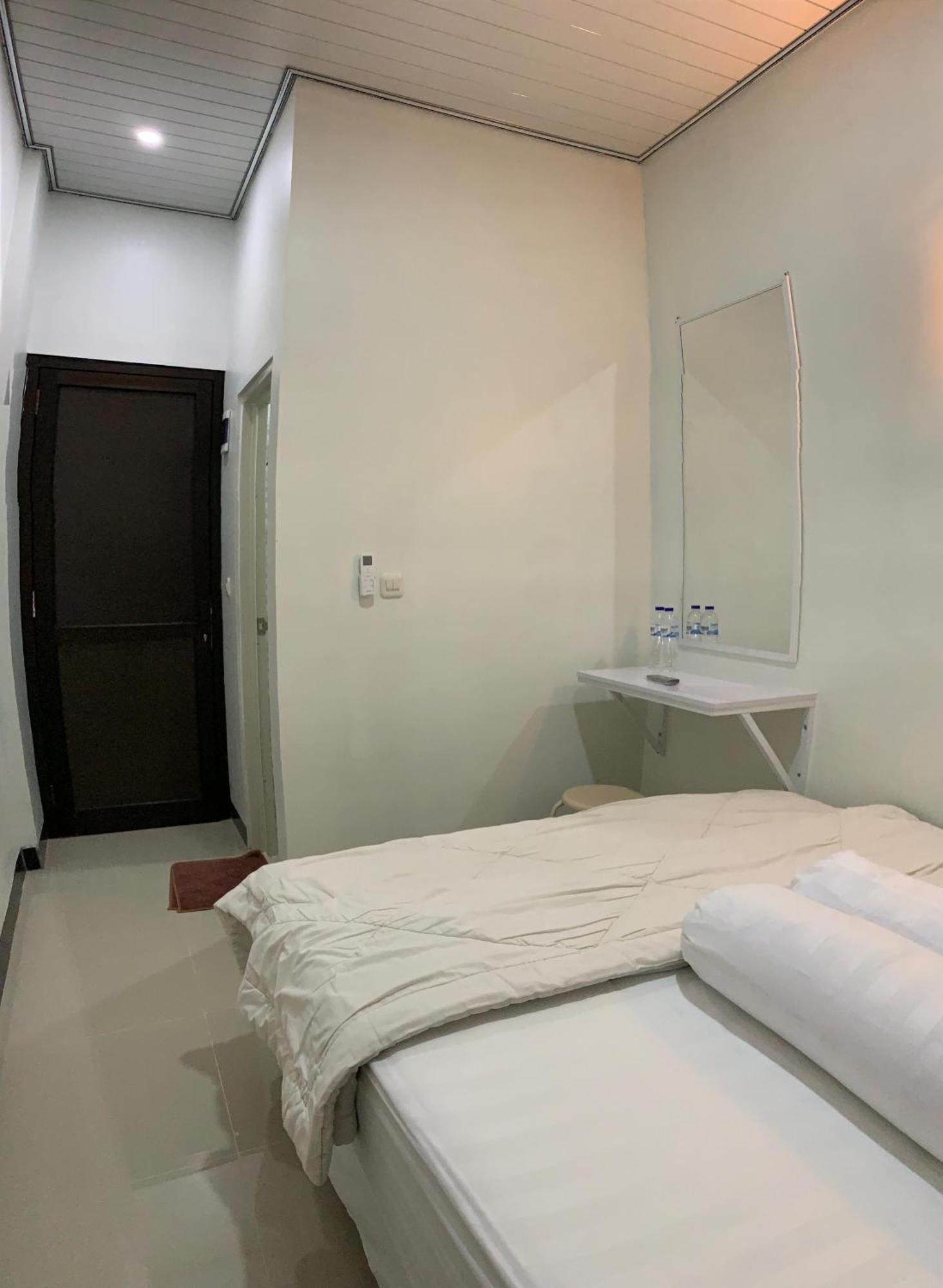 Kusuma Raya Guest House Srondolwetan Luaran gambar