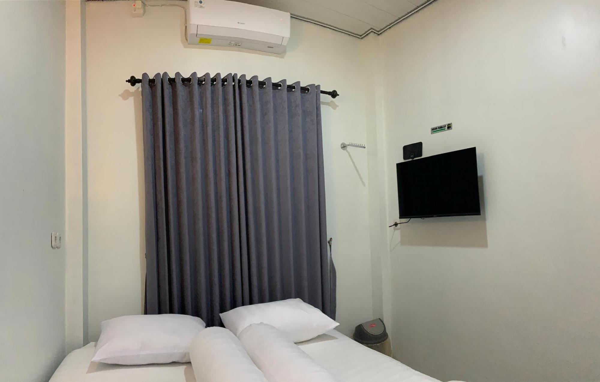 Kusuma Raya Guest House Srondolwetan Luaran gambar