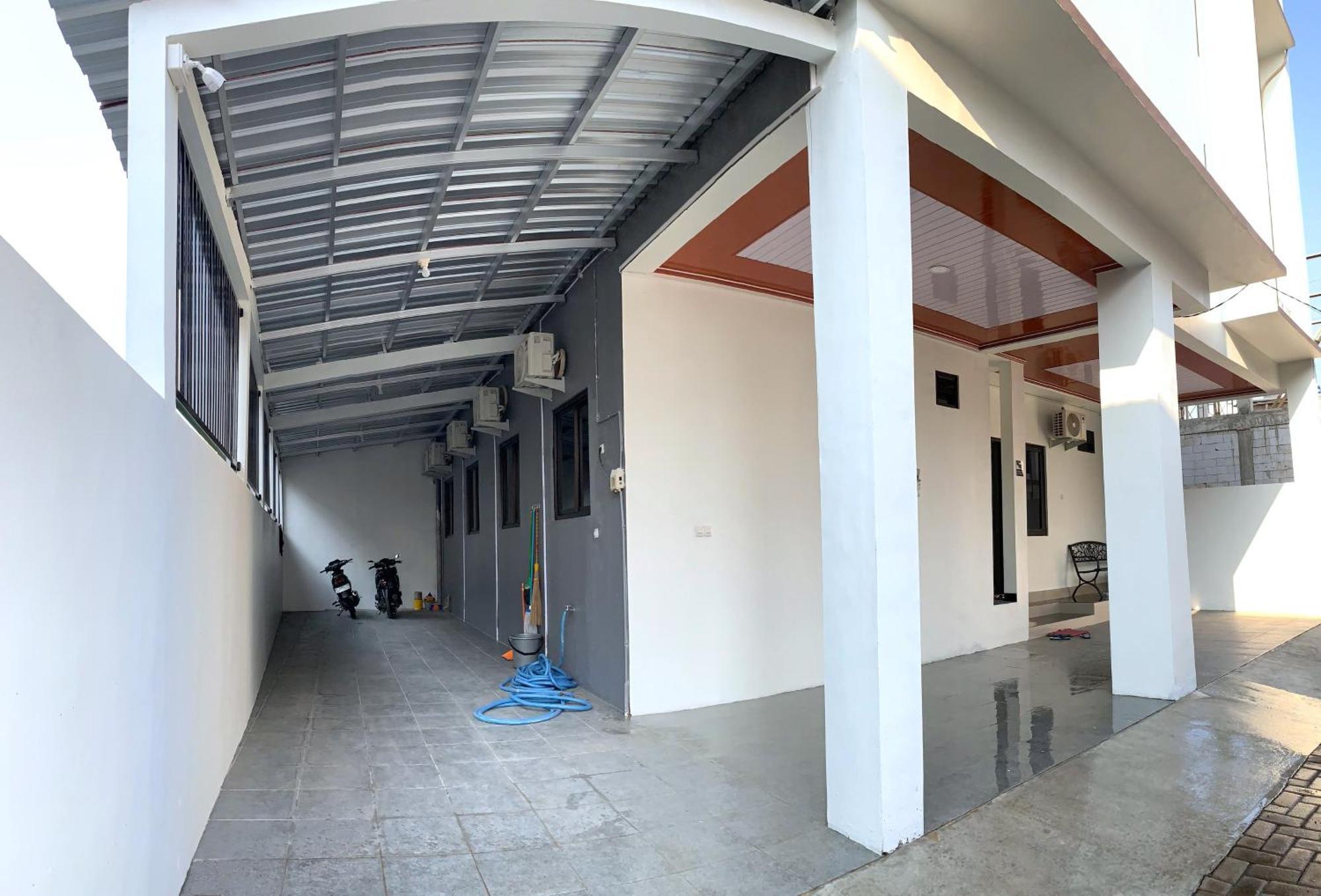 Kusuma Raya Guest House Srondolwetan Luaran gambar