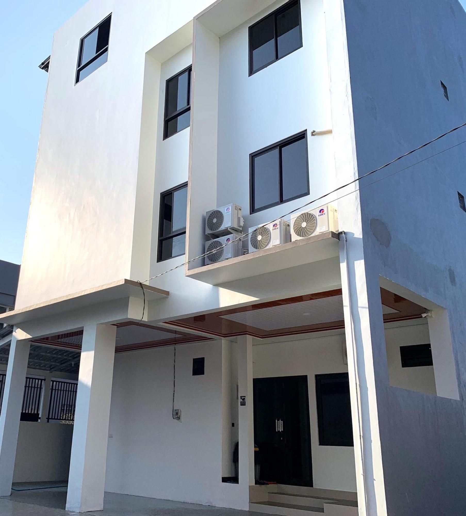 Kusuma Raya Guest House Srondolwetan Luaran gambar