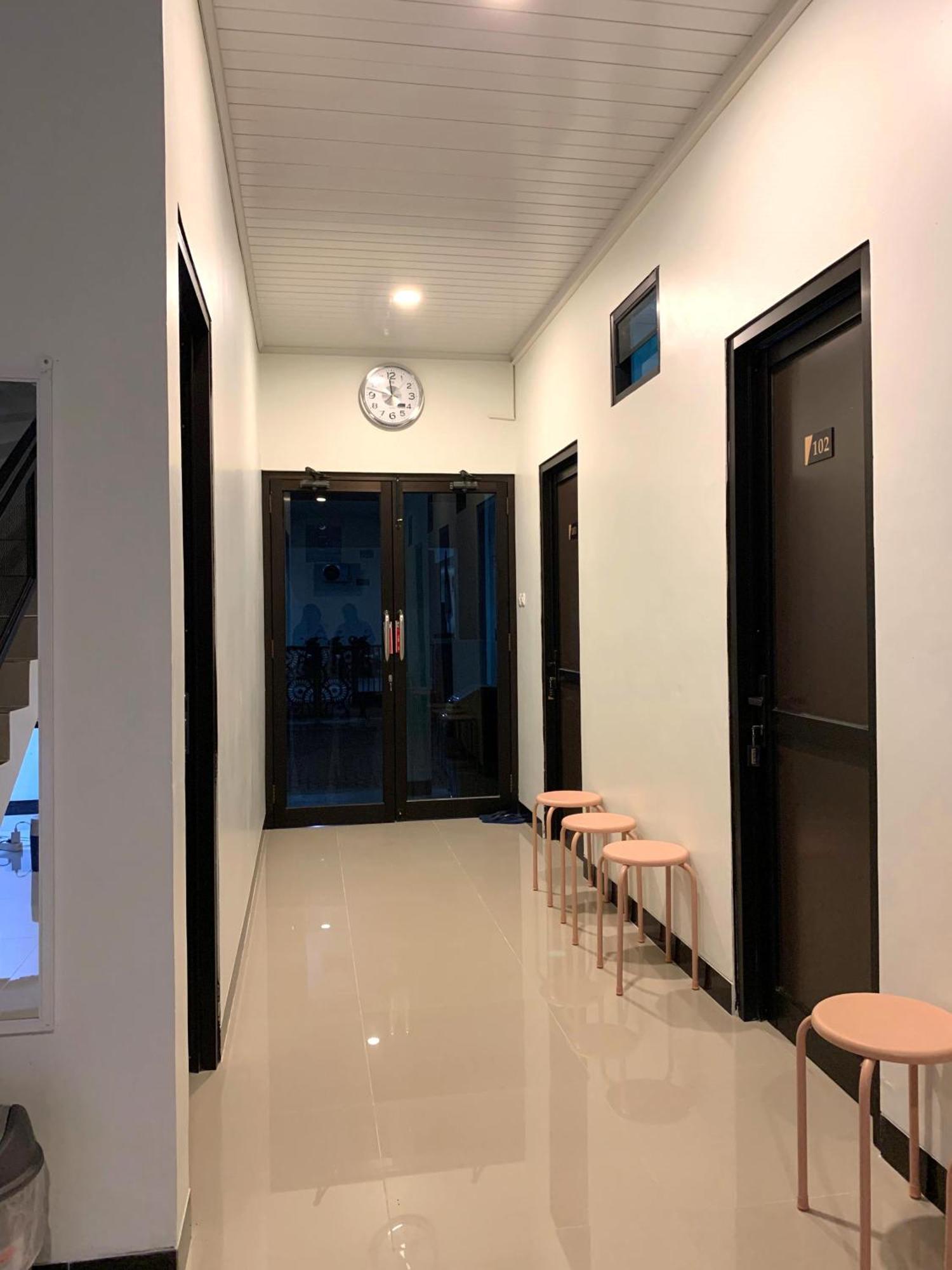 Kusuma Raya Guest House Srondolwetan Luaran gambar